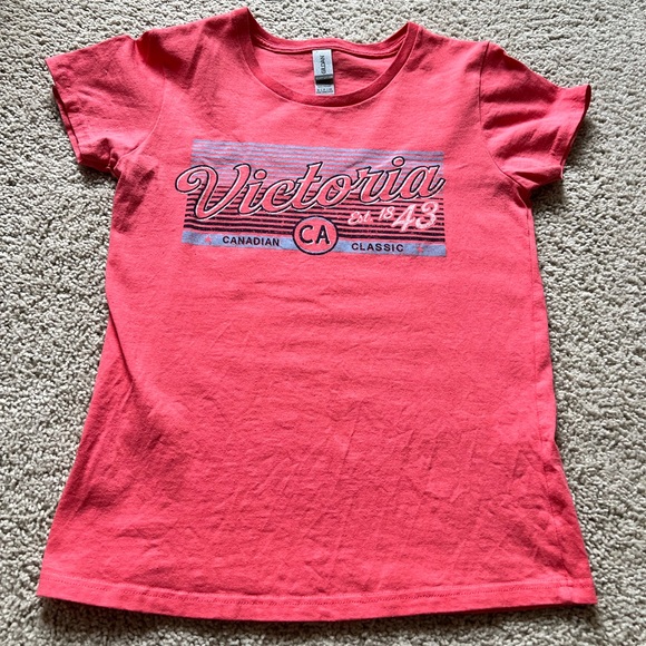 Victoria 🇨🇦 Tee - Picture 2 of 8